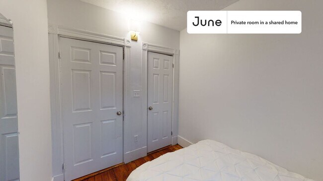 Building Photo - Room in Shared 6 bed/2 bath home