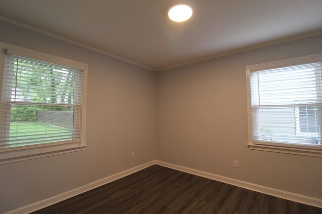 Building Photo - 3 Bedroom 1 Bath Home In Prairie Village