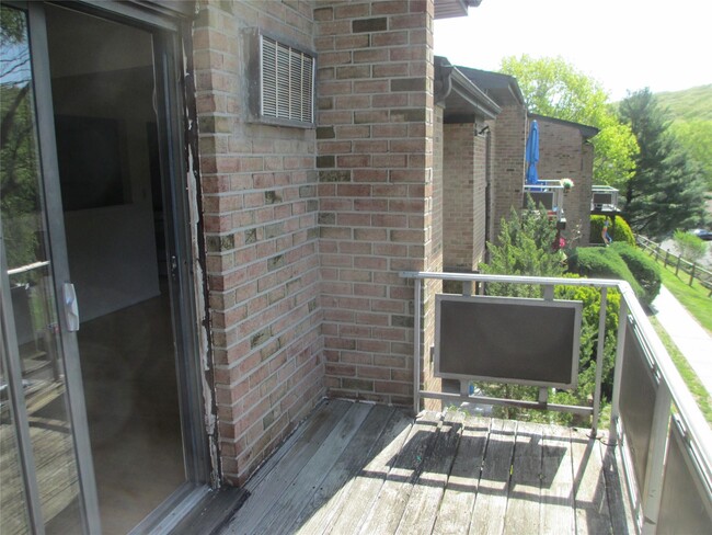 Building Photo - 15 Brevoort Dr