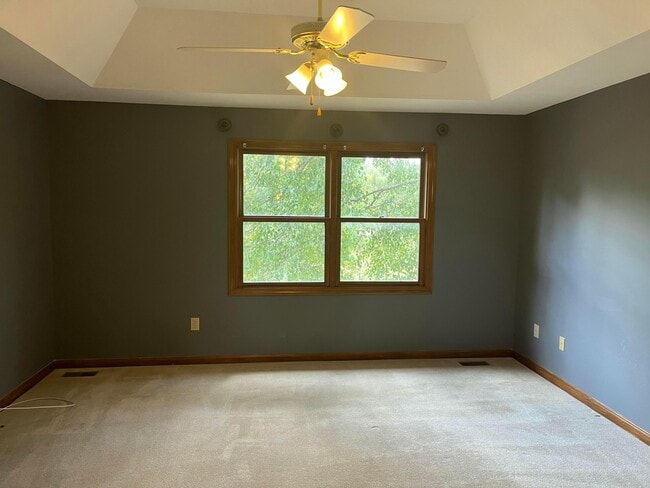 Building Photo - 1156 Lake Point Dr