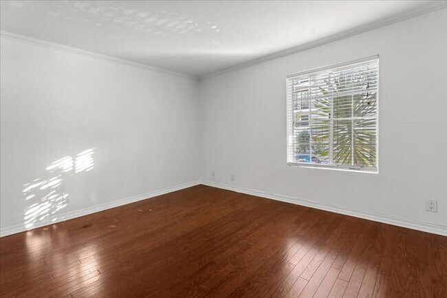 Building Photo - Bright 3-Bedroom Condo with Balcony and Fireplace in Prime Sherman Oaks