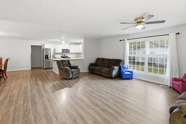 Building Photo - 607 Oakwood Ave