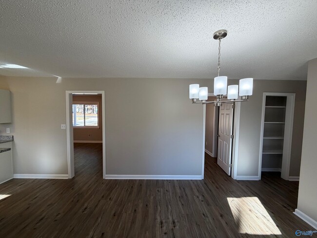 Building Photo - 117 Lucille Dr SW