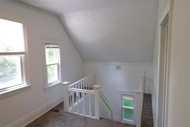 Building Photo - $1,300 - Newly 3 Bedroom 2 Bath