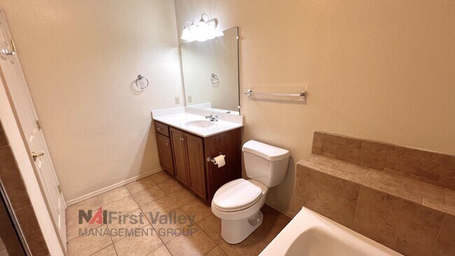 Building Photo - 2 Bedrooms, 2 Baths