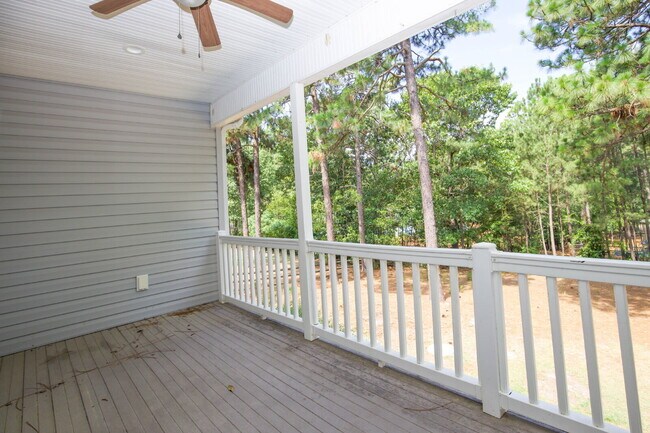 Building Photo - "Spacious 3-Bedroom Retreat with 3200 Sq Ft of Comfort in Seven Lakes!"