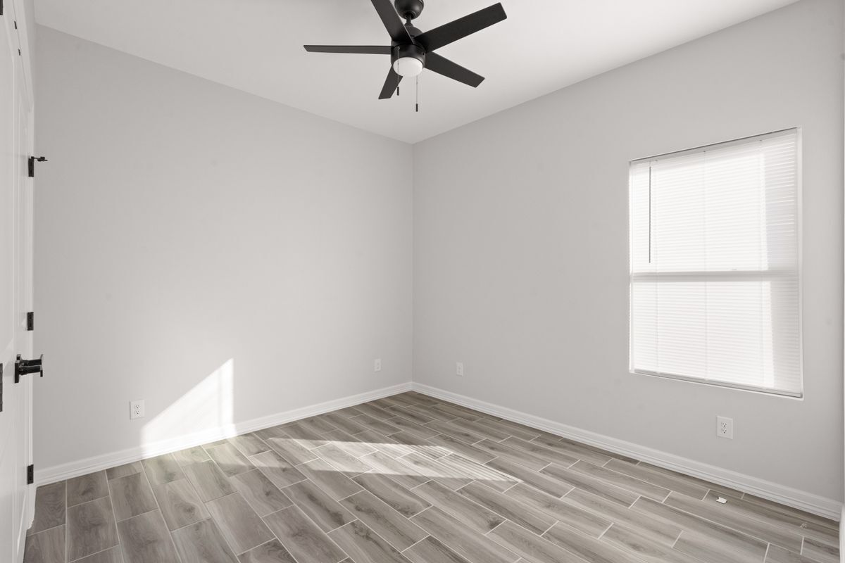 Building Photo - 504 N Onyx Ave