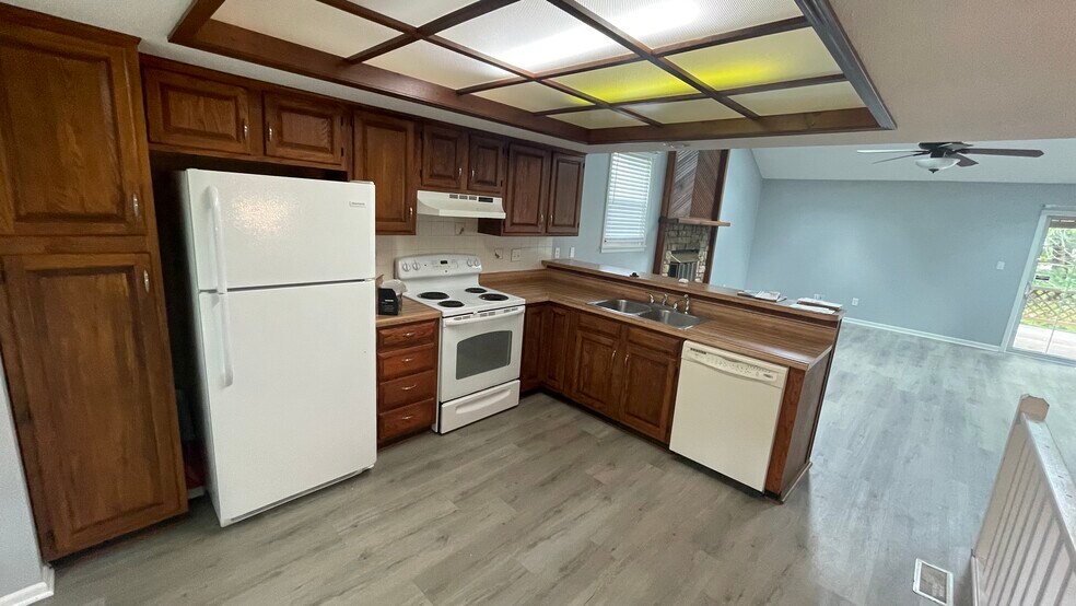 Kitchen - 1919 N 70th St