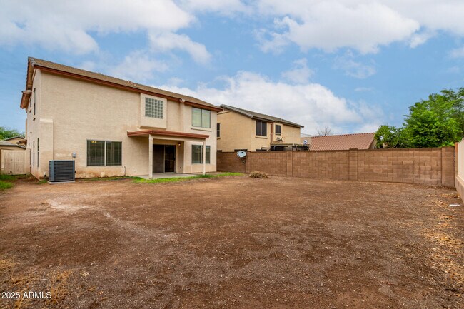 Building Photo - 8003 S 48th Dr