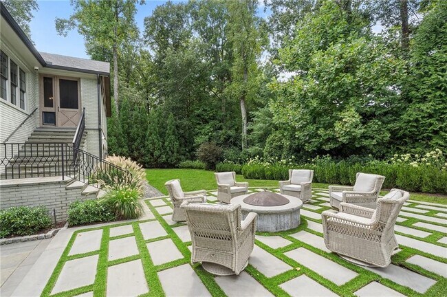 Building Photo - 3612 Castlegate Dr NW