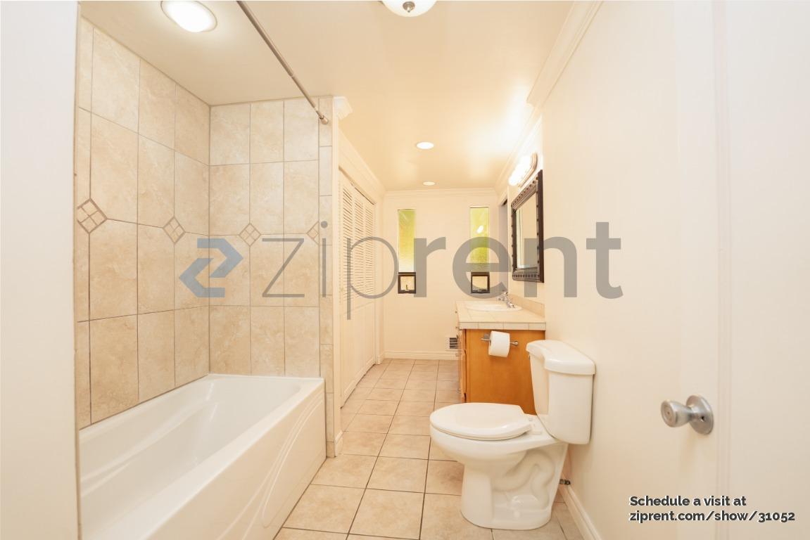 Building Photo - 122 NE 130th St