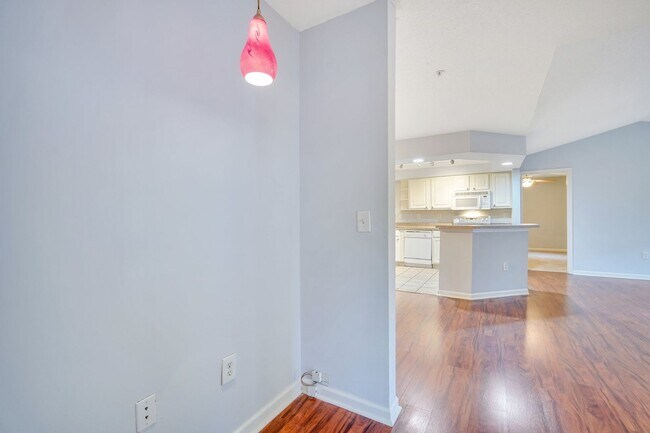 Building Photo - Stylish Condo On Hilton Head Island – Available Now!