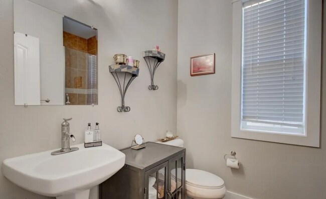 Building Photo - Charming 5-Bedroom Family Home