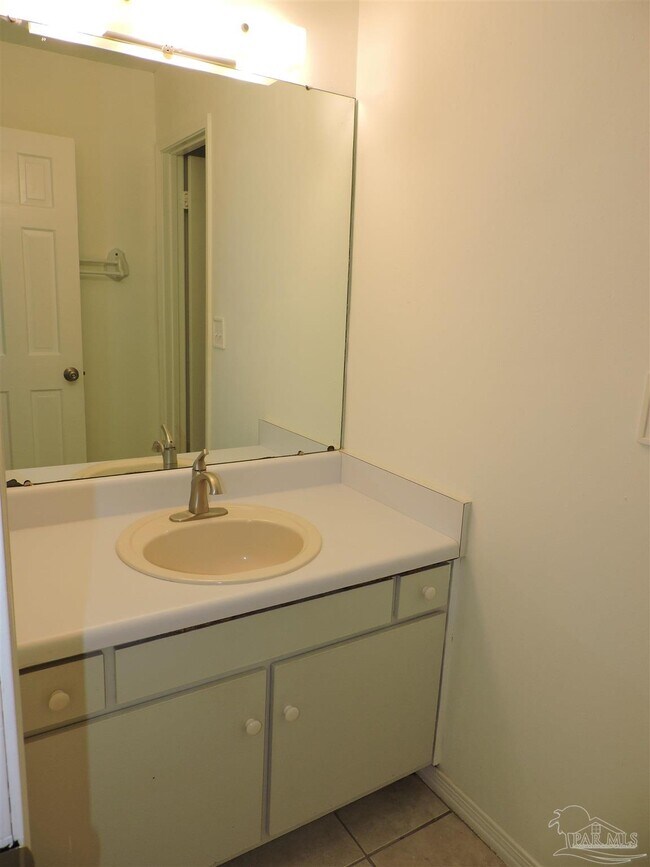 Building Photo - 2323 Silversides Loop