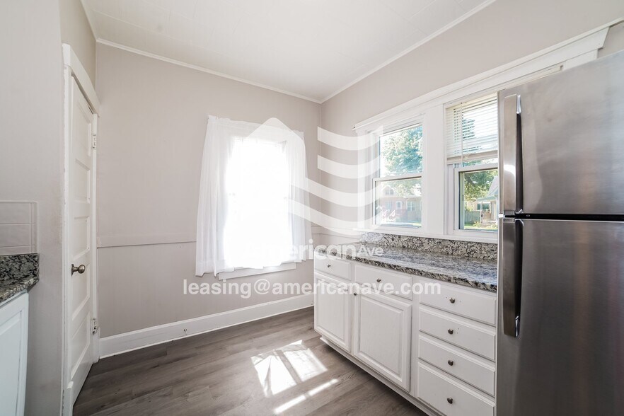 Building Photo - 712 Summer St