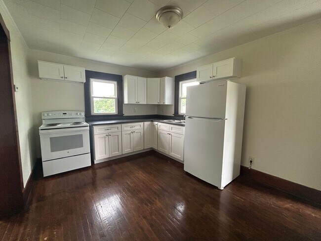 Building Photo - 563 Barkeyville Rd