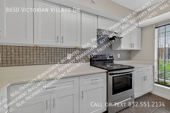 Building Photo - 8650 Victorian Village Dr