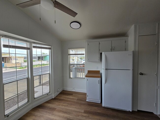Building Photo - Newly refurbished 2 bedroom 1 Bath fully fenced manufactured home in Central Bullhead City.