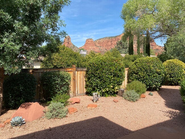 Building Photo - HOUSE - VILLAGE OF OAK CREEK