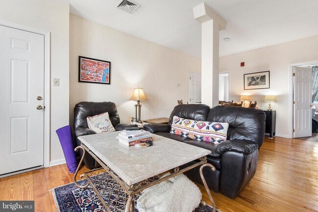 Building Photo - 321 N Front St