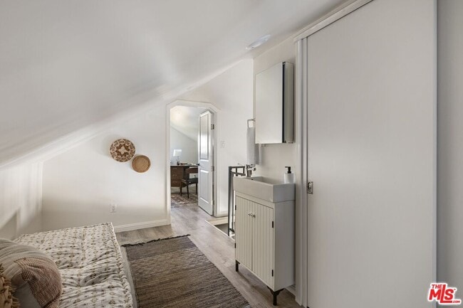 Building Photo - 211 S Burlington Ave