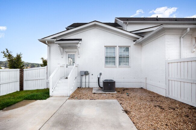 Building Photo - Fully Furnished 3 Bedroom Home Near Toyota Field & Redstone Arsenal