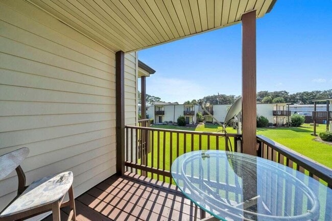 Building Photo - 308 Miracle Strip Pkwy SW