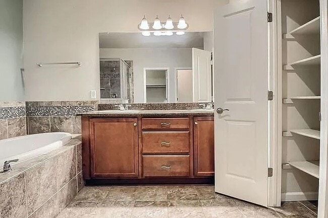 Building Photo - Lovely 2 bedroom townhouse in Centennial