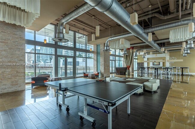 Building Photo - 690 SW 1st Ct