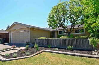 Building Photo - 3BD/2BA House in Pleasanton Val Vista Community w/ POOL!