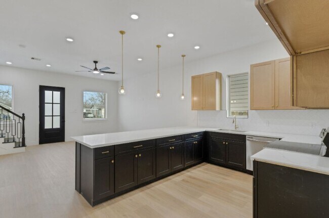 Building Photo - 7956 Bonaire St