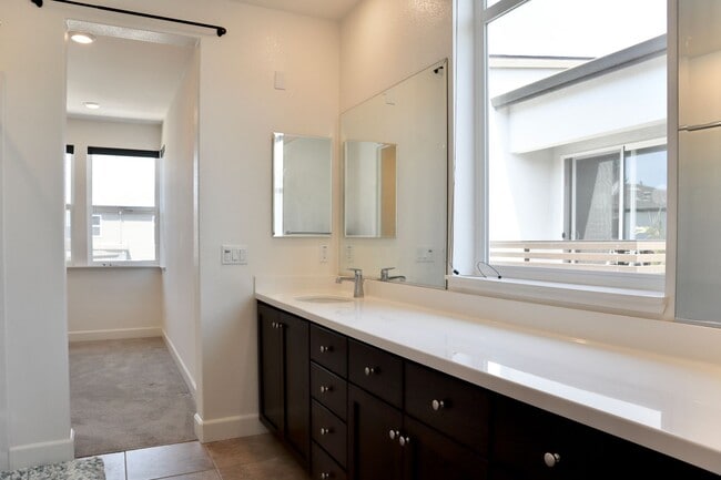 Building Photo - Gorgeous 3-story Townhome Available for Re...