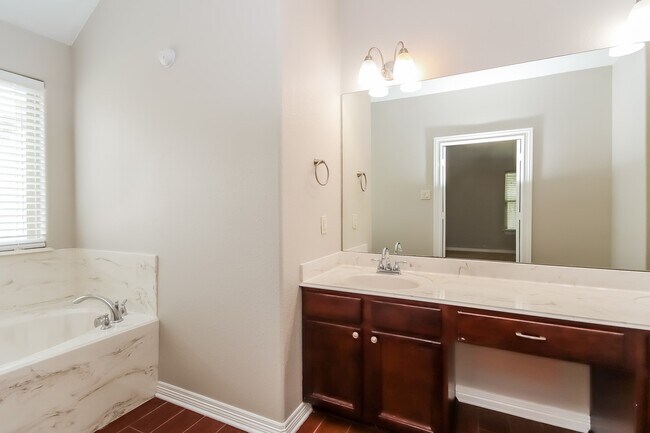 Building Photo - 11127 Overland Trail Dr