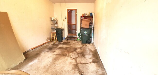 Building Photo - 1052 E Randville Dr