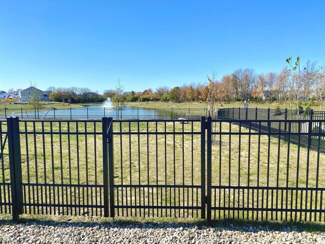 Building Photo - 6452 Hawthorne Dr