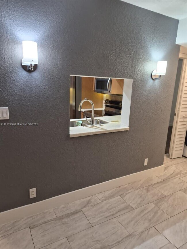 Building Photo - 116 NW 60th Ave