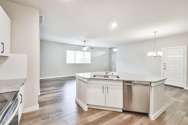 Building Photo - 25129 Pacific Wren Dr