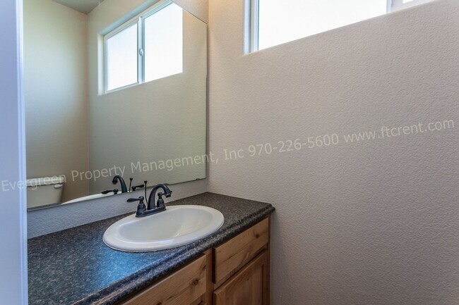 Building Photo - 570 Lapis Pl