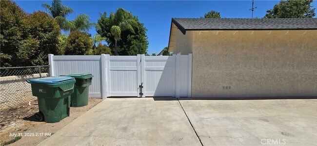 Building Photo - 3024 Sonrisa Dr