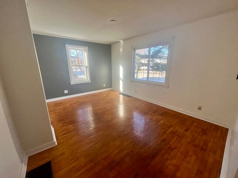 Building Photo - 817 W Packard St