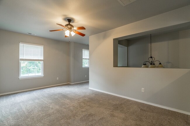 Building Photo - Fabulous & Spacious 4 Bedroom home in Har-Ber Meadows w/bonus room!