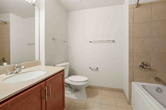 Building Photo - 543 W Kinzie St