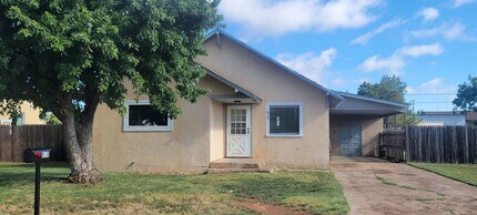 Building Photo - UPDATED HOME IN NORTH CLOVIS