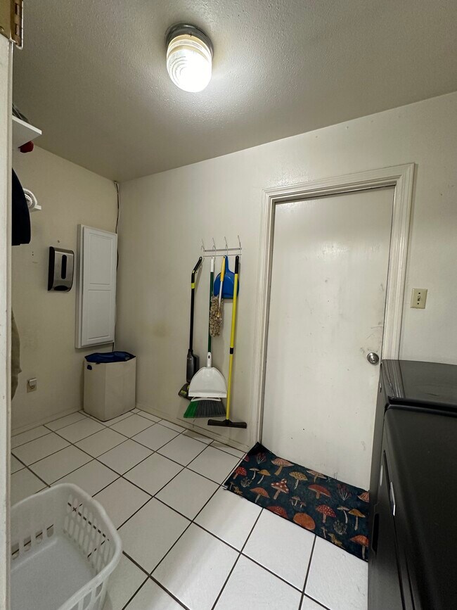 Building Photo - 8641 Chalmette Dr