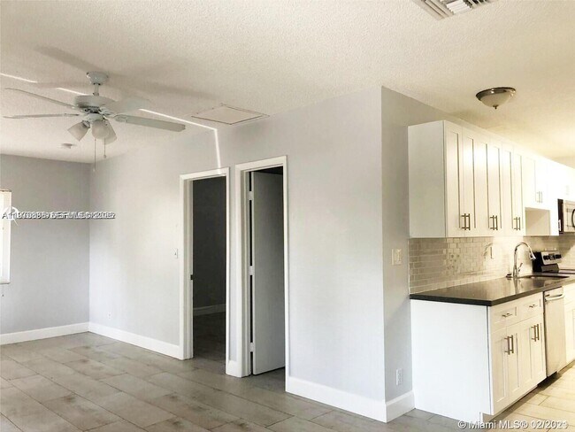 Building Photo - 1235 NE 3rd Ave