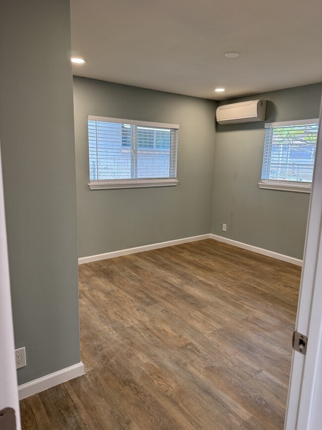 Building Photo - 3317 Catherine St