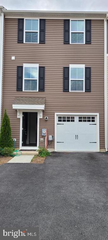 Primary Photo - 1047 Wickersham Wy