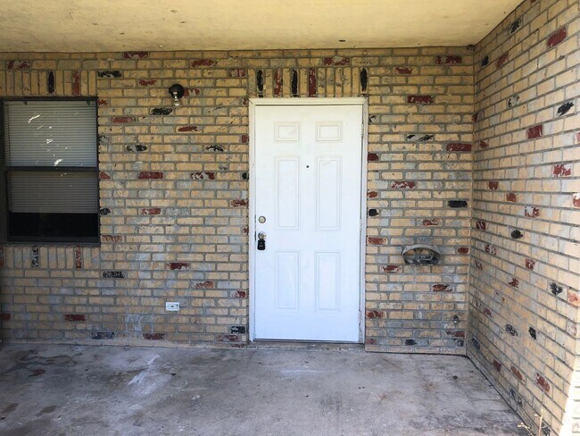 Building Photo - 2 bed 1 bath