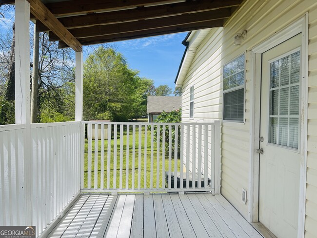 Building Photo - 900 Park Ave