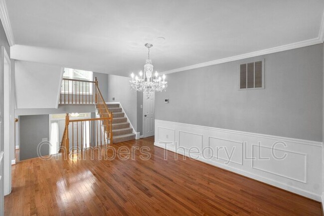 Building Photo - 2170 Kings Garden Way